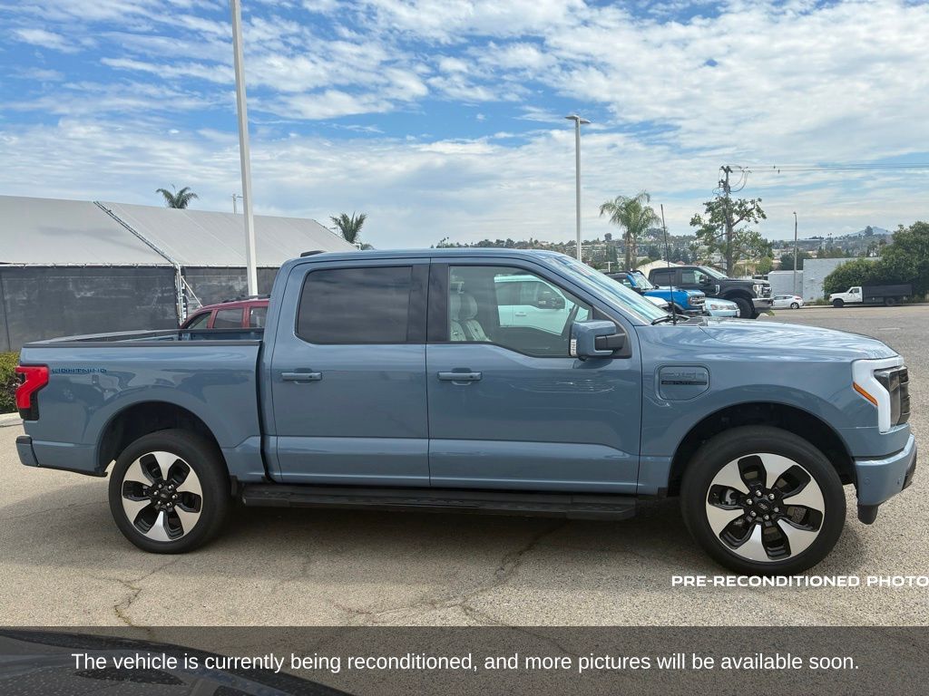 2023 Ford F-150 Lightning Platinum photo 4