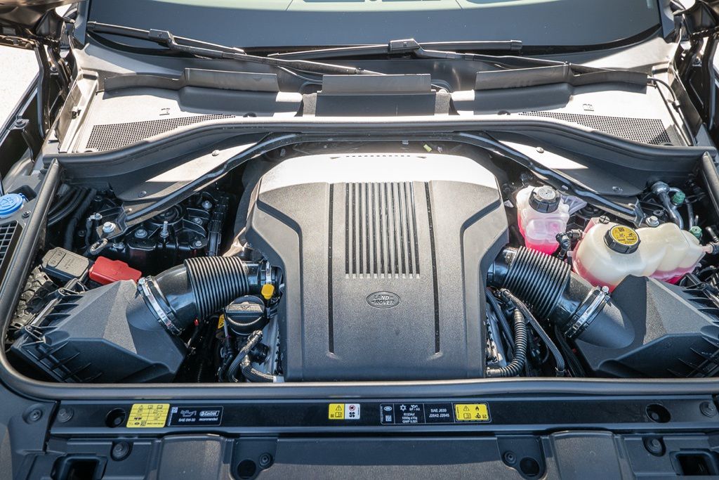 2025 Land Rover Range Rover Autobiography photo 3