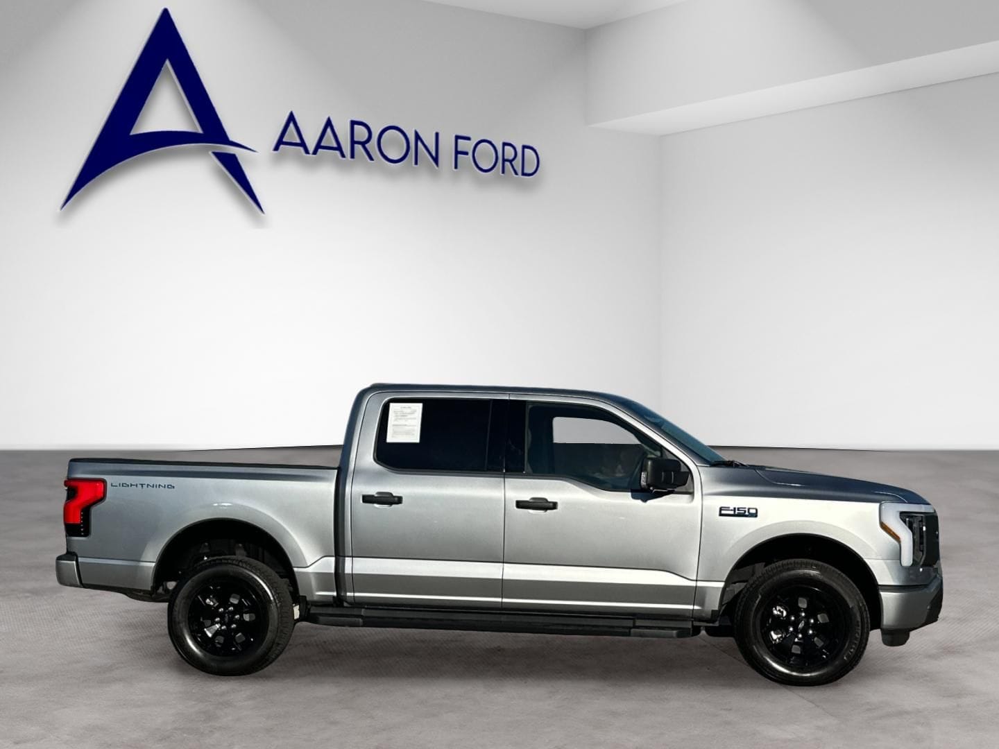 2025 Ford F-150 Lightning XLT photo 6