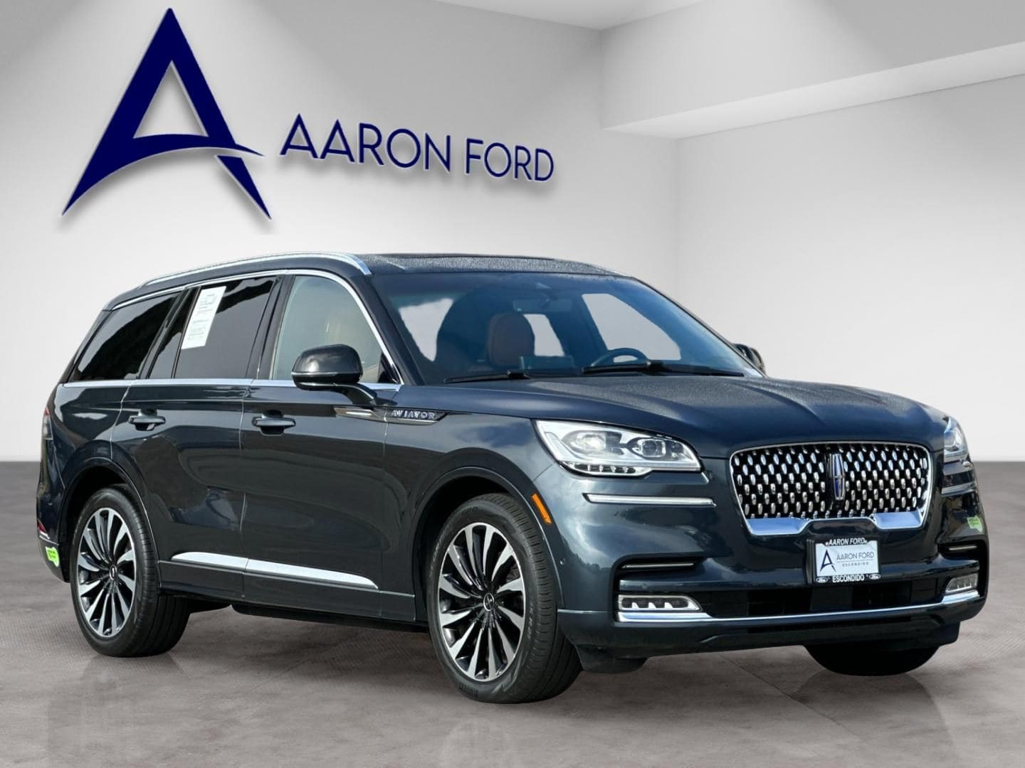 2023 Lincoln Aviator Plug-In Hybrid Black Label Grand Touring photo 3