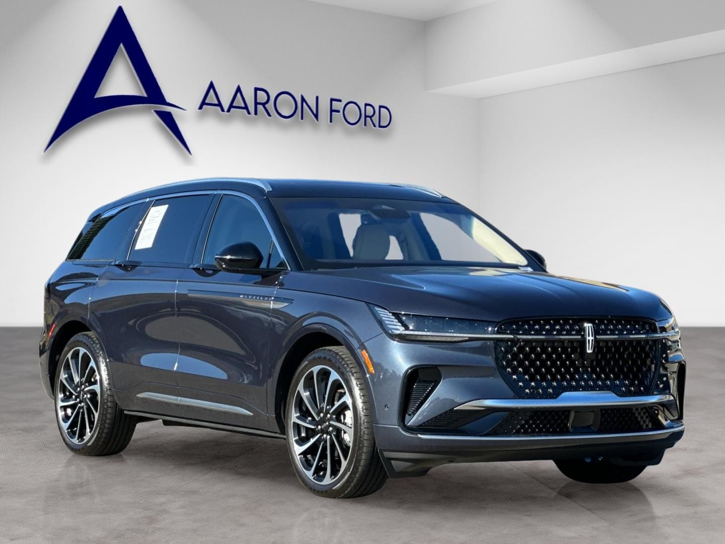 2024 Lincoln Nautilus Black Label photo 3