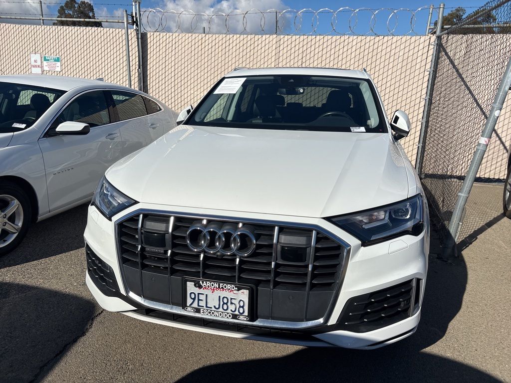 2023 Audi Q7 55 Premium Plus photo 2