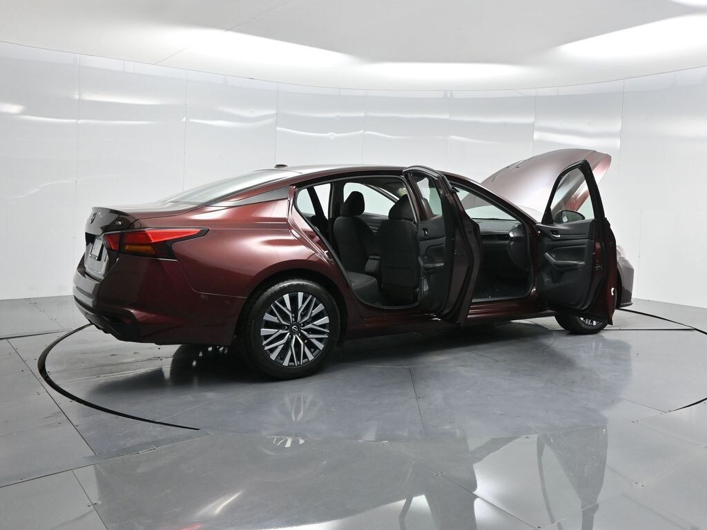 Used 2024 Nissan Altima 2.5 SV Sedan