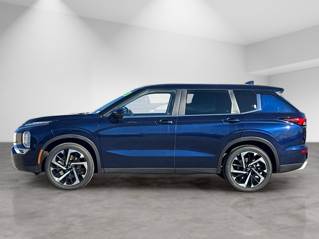 Used 2023 Mitsubishi Outlander SE SUV