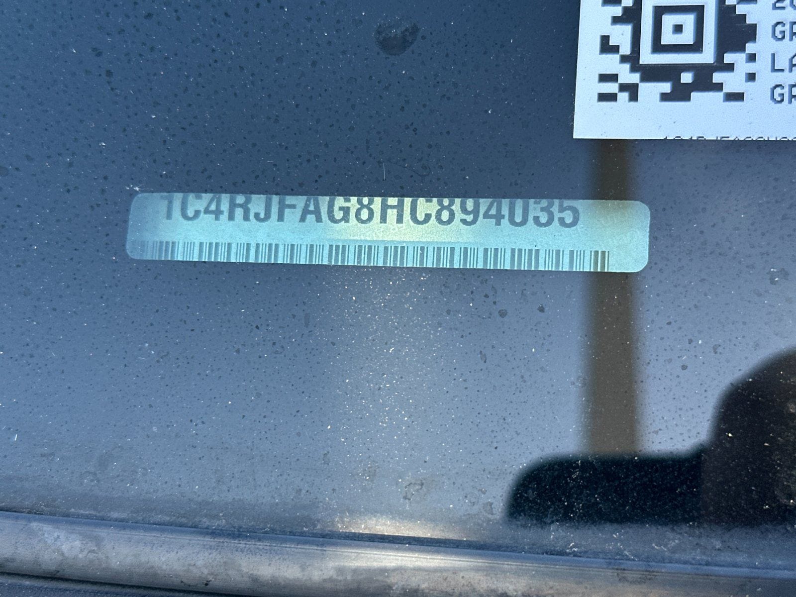 2017 Jeep Grand Cherokee Laredo photo 2