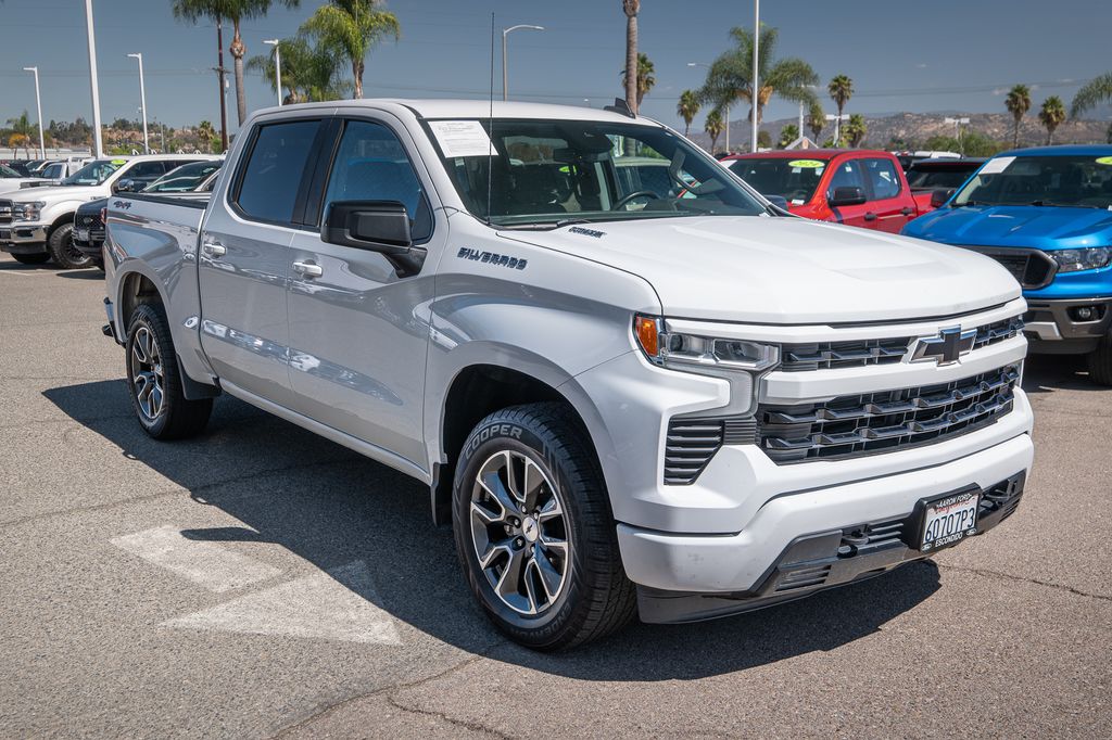 2022 Chevrolet Silverado 1500 RST photo 3
