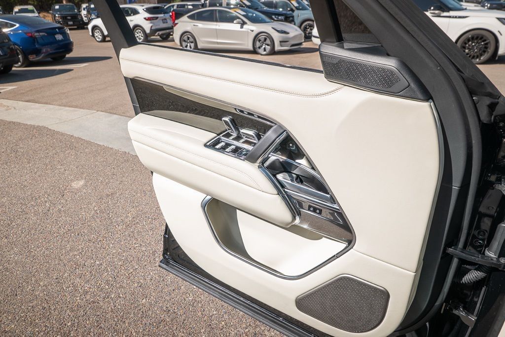 2025 Land Rover Range Rover Autobiography - Photo 16
