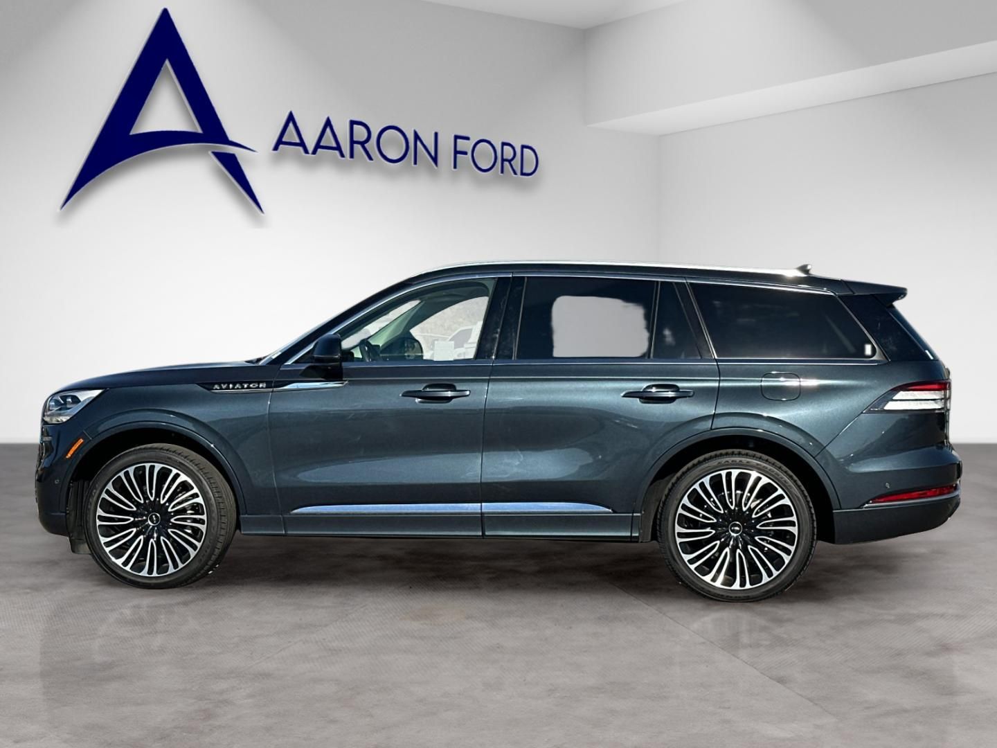 2024 Lincoln Aviator Black Label photo 2