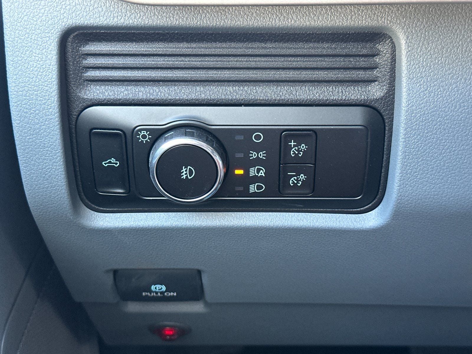 2025 Ford F-550 Super Duty Chassis Cab XL - Photo 28