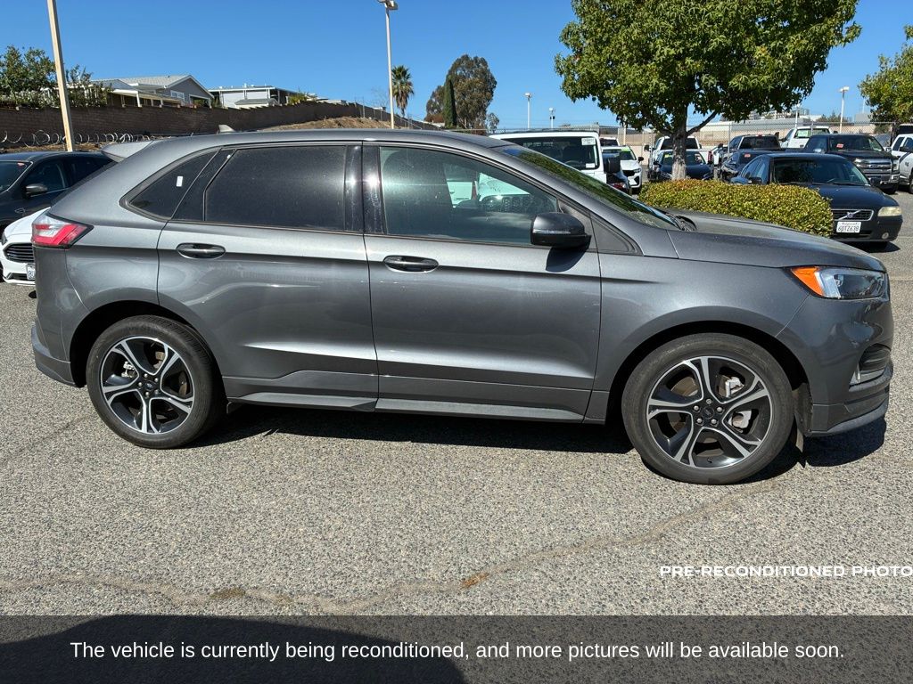 2022 Ford Edge ST photo 4