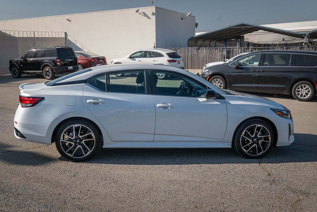2024 Nissan Sentra SR photo 4