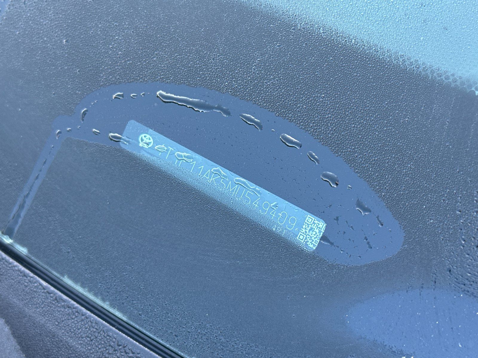 2021 Toyota Camry XLE photo 3