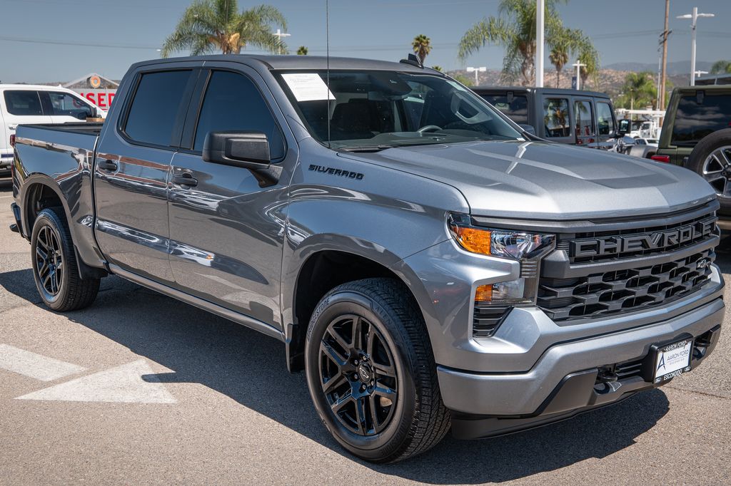 2024 Chevrolet Silverado 1500 Custom photo 3