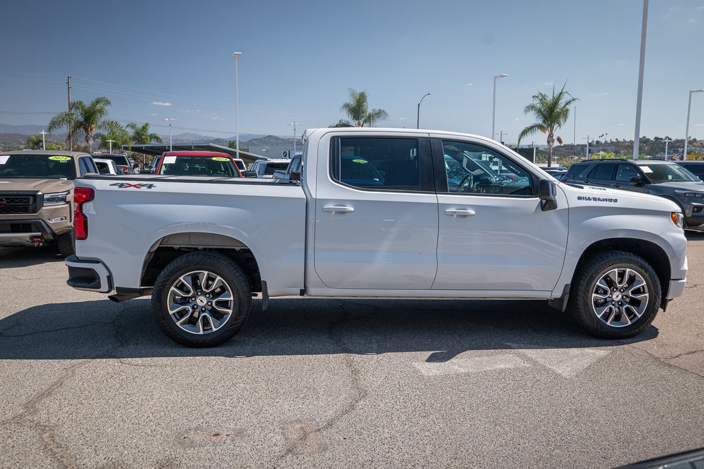 2022 Chevrolet Silverado 1500 RST photo 4
