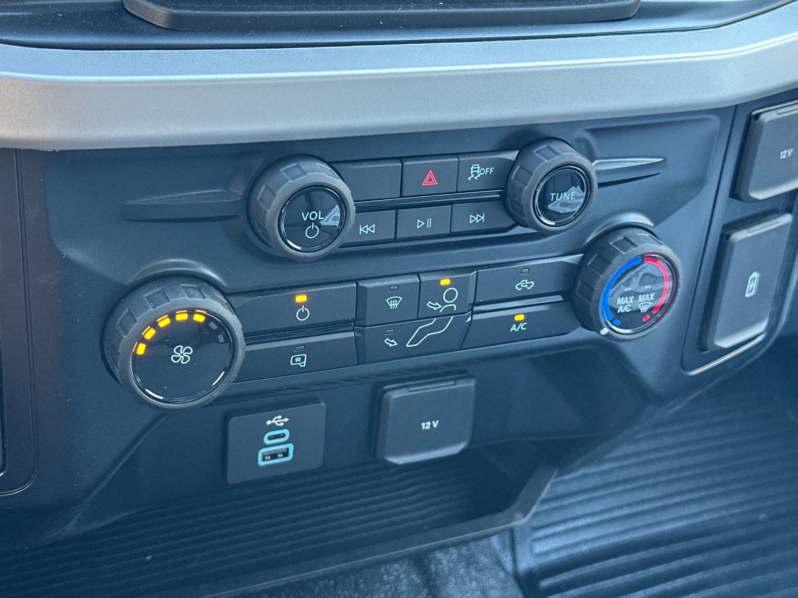 2025 Ford F-550 Super Duty Chassis Cab XL - Photo 21