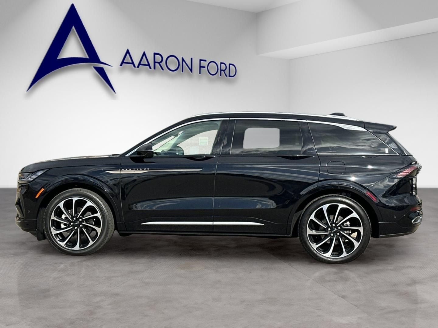 2024 Lincoln Nautilus Black Label photo 2