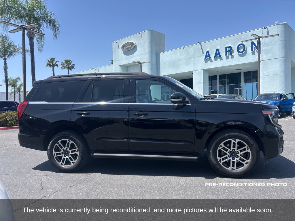 2025 Ford Expedition Active photo 4