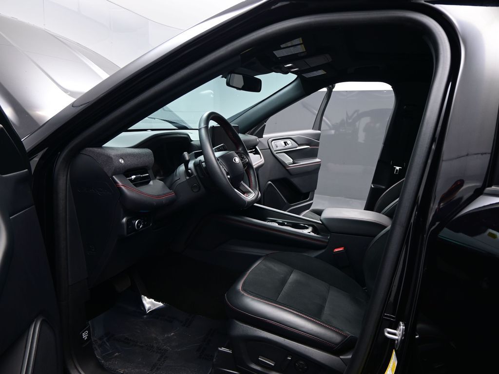 2025 Ford Explorer ST photo 3