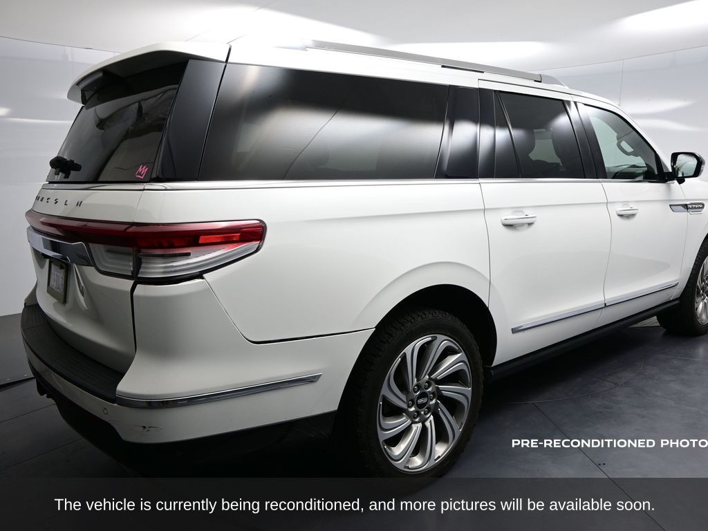 2022 Lincoln Navigator L Reserve photo 3