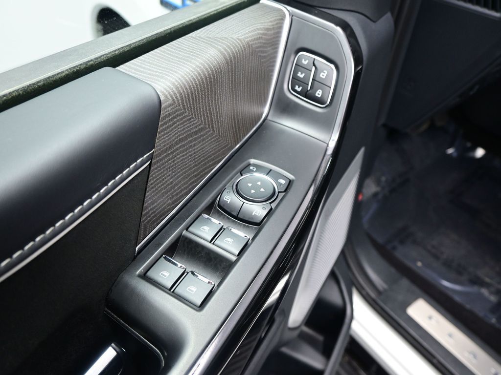 2024 Ford F-150 Lightning Platinum - Photo 10
