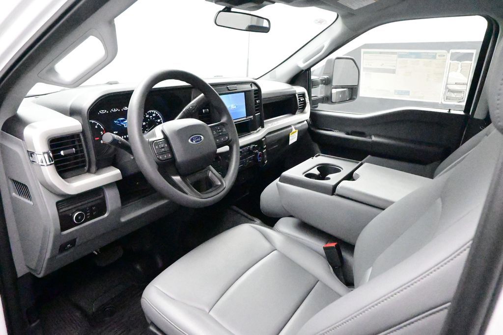 2025 Ford F-350 Super Duty Chassis Cab XL - Photo 18