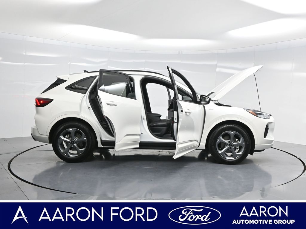 2024 Ford Escape ST-Line photo 3