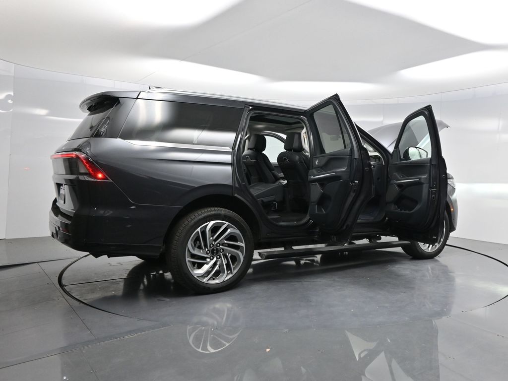 2025 Lincoln Navigator Reserve photo 4