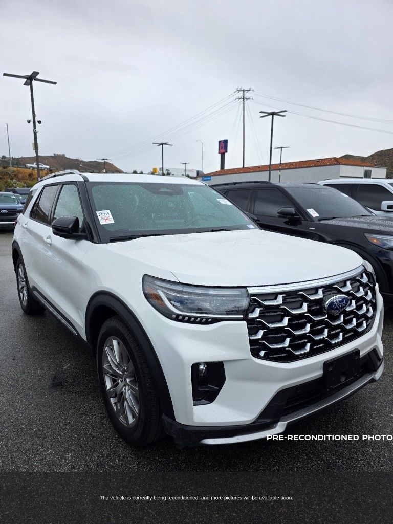 2025 Ford Explorer Platinum photo 2