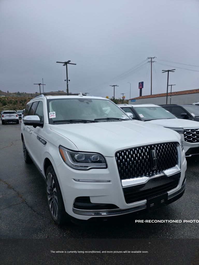 2023 Lincoln Navigator L Black Label photo 2