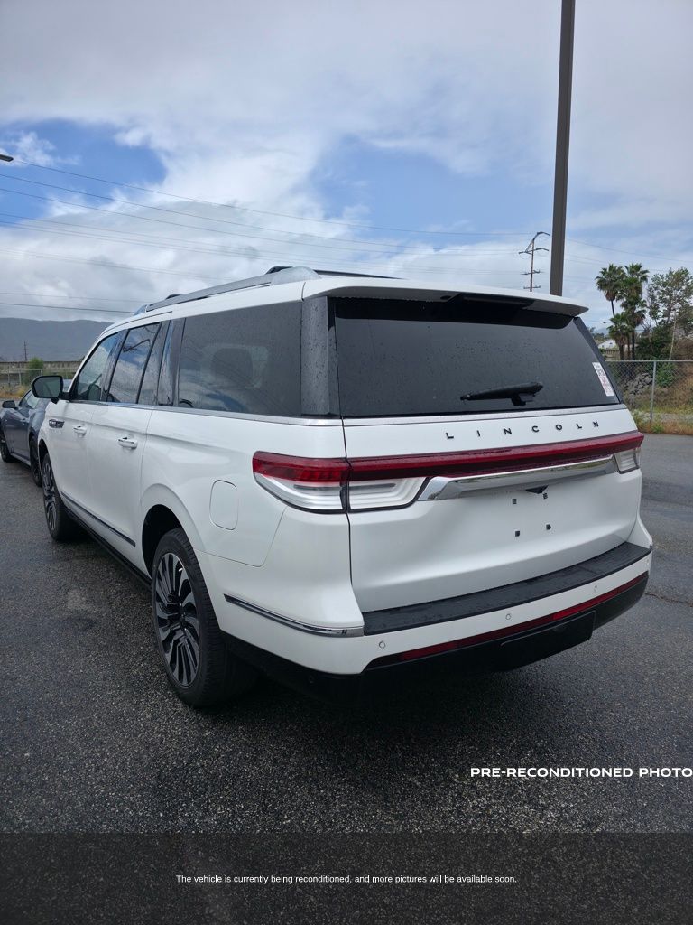 2023 Lincoln Navigator L Black Label photo 3