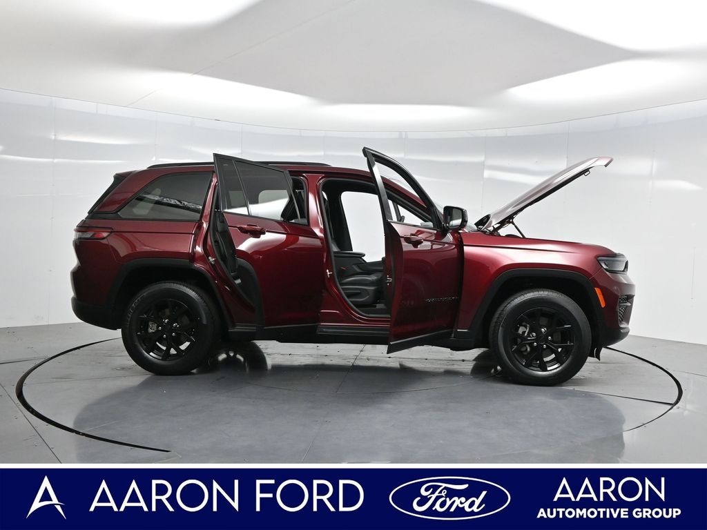 Used 2024 Jeep Grand Cherokee Altitude SUV