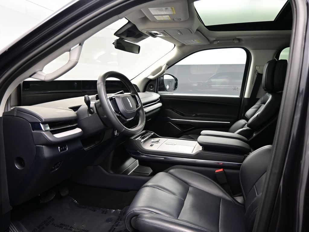 2025 Lincoln Navigator Reserve photo 3