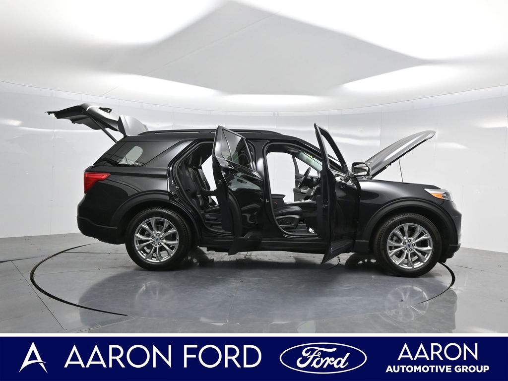 2024 Ford Explorer XLT photo 2