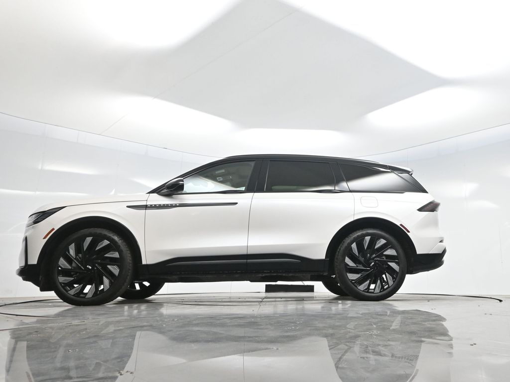 2025 Lincoln Nautilus Reserve photo 6