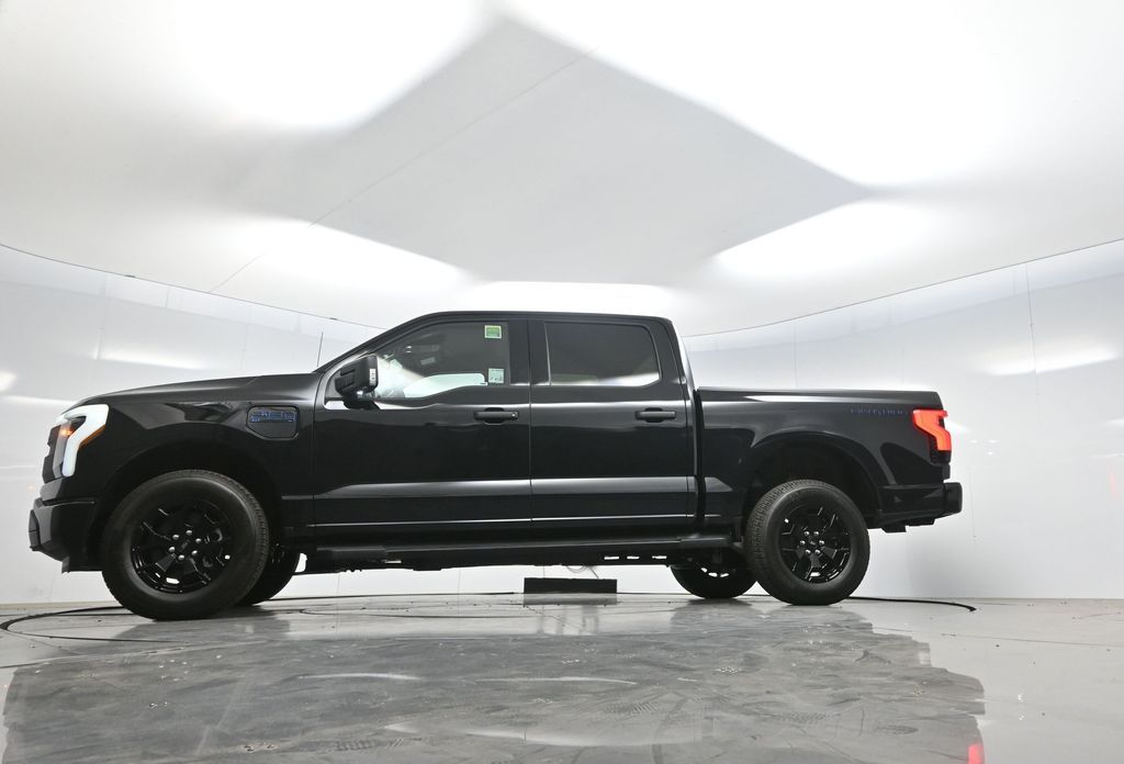 2025 Ford F-150 Lightning XLT photo 6