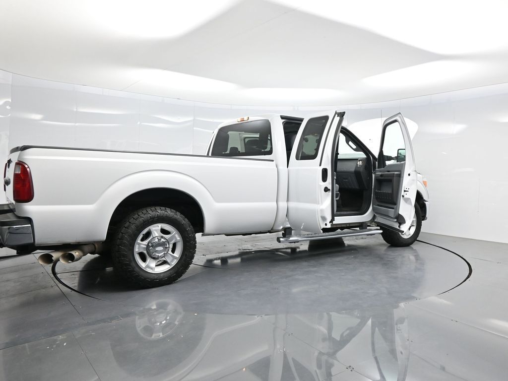 2016 Ford F-250SD XLT photo 4