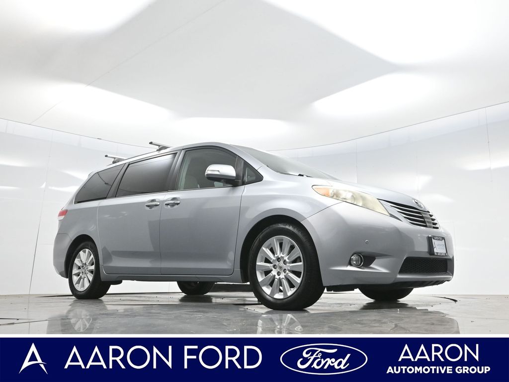2014 Toyota Sienna Limited photo 2