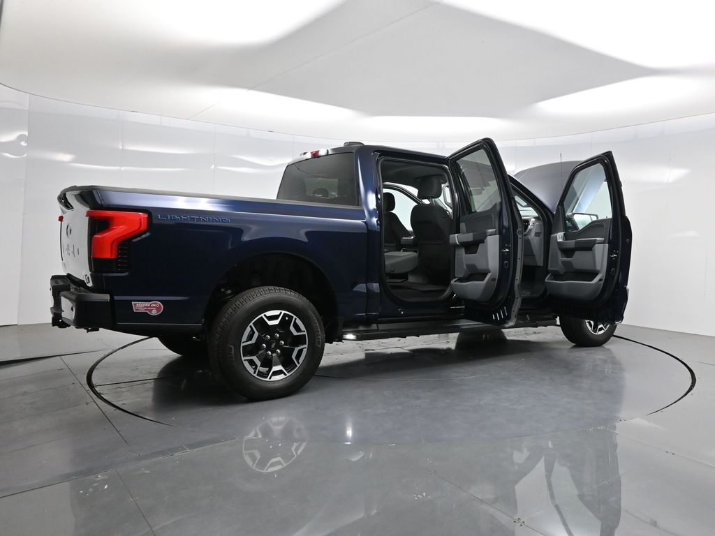 2023 Ford F-150 Lightning XLT photo 4