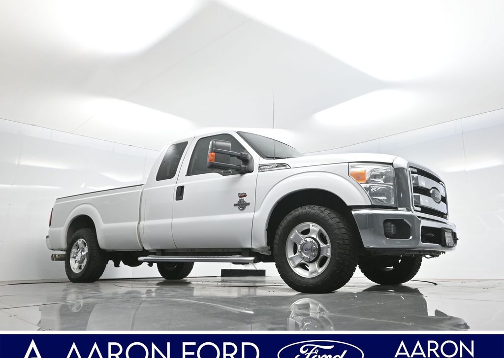 2016 Ford F-250SD XLT photo 2