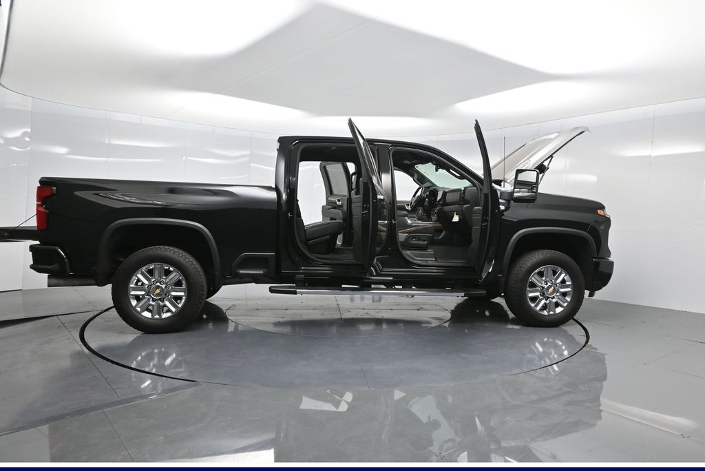 2024 Chevrolet Silverado 2500HD High Country photo 3