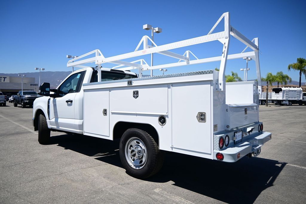 2025 Ford F-350 Super Duty Chassis Cab XL - Photo 7