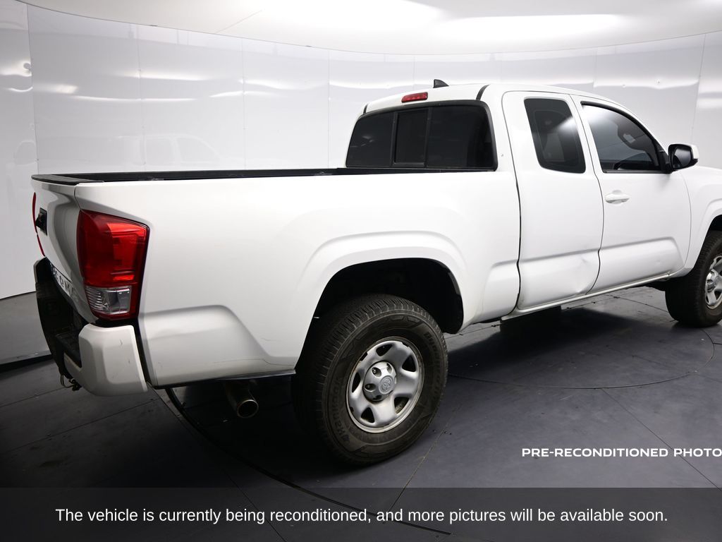 2016 Toyota Tacoma SR photo 3