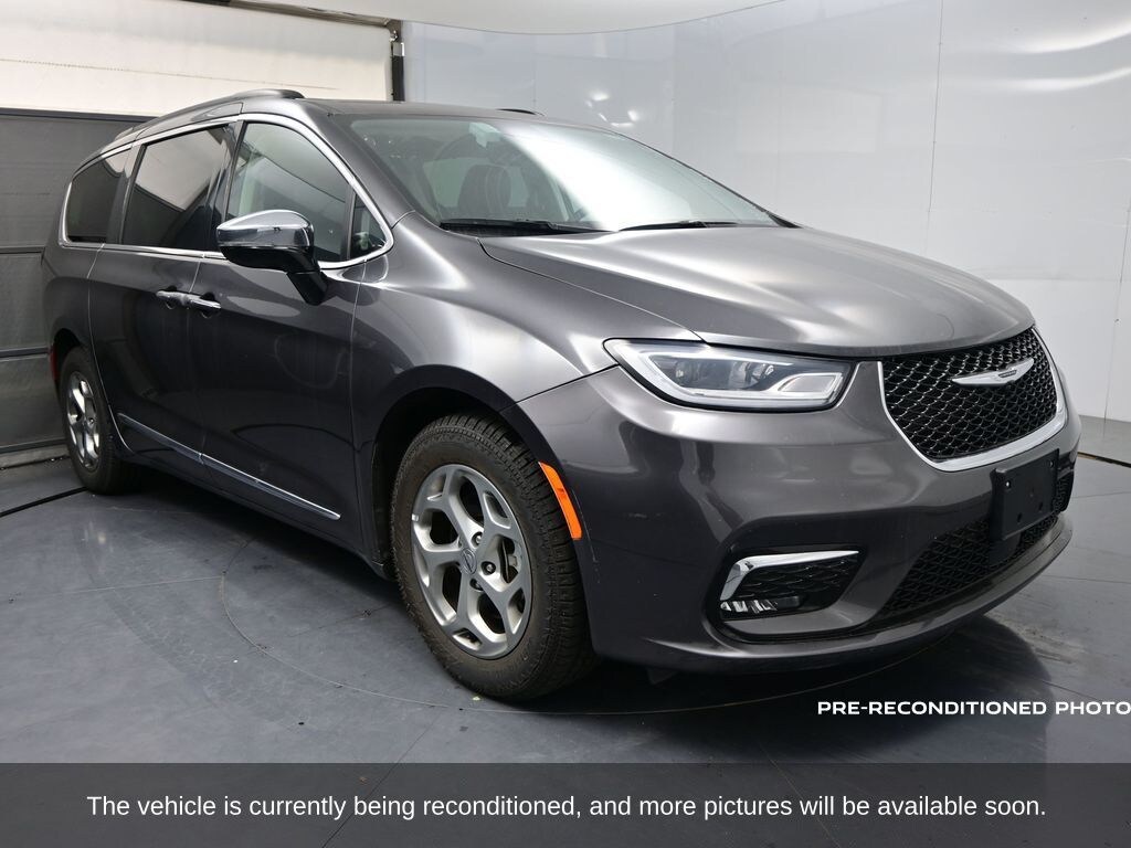 Used 2023 Chrysler Pacifica Limited Minivan/Van