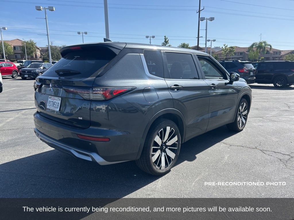 2025 Mitsubishi Outlander SE photo 6