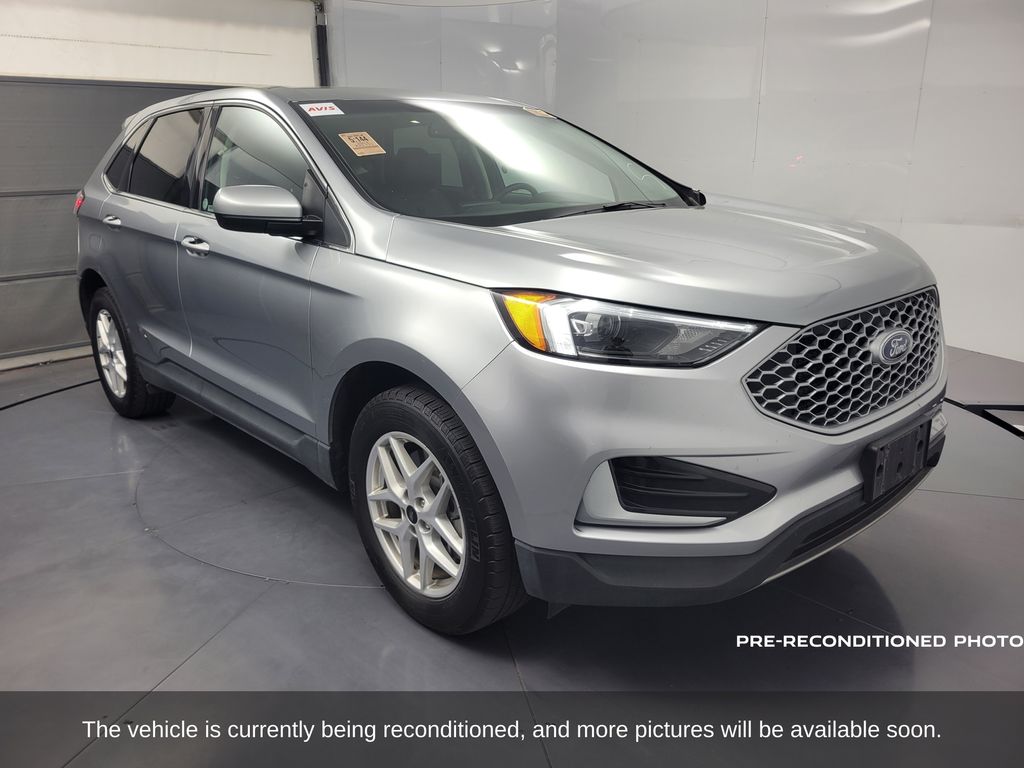 2024 Ford Edge SEL photo 2