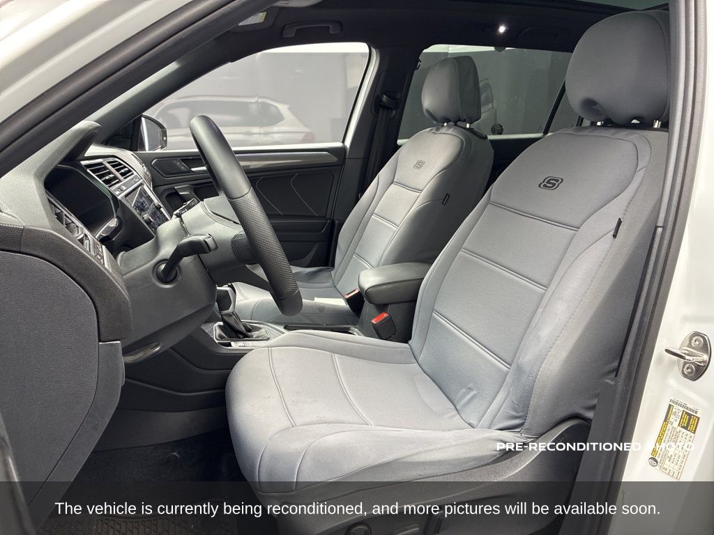 2023 Volkswagen Tiguan 2.0T SE R-Line Black photo 6