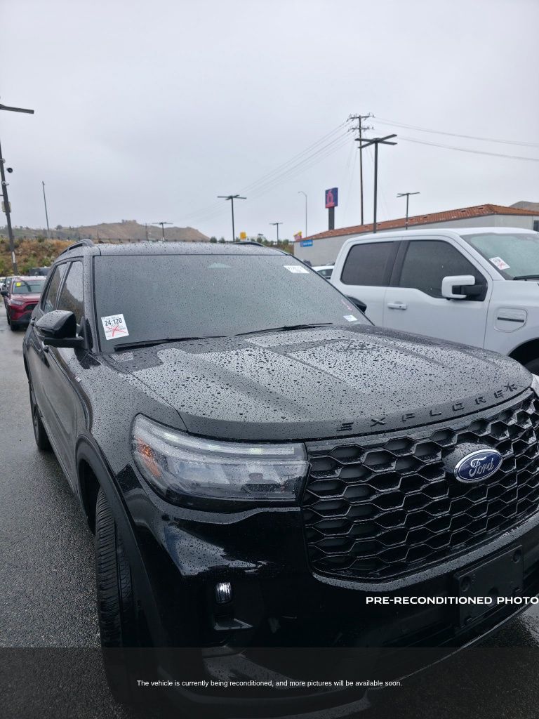 2025 Ford Explorer ST-Line photo 2