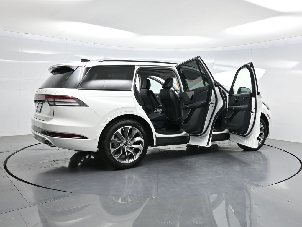 2025 Lincoln Aviator Premiere photo 4