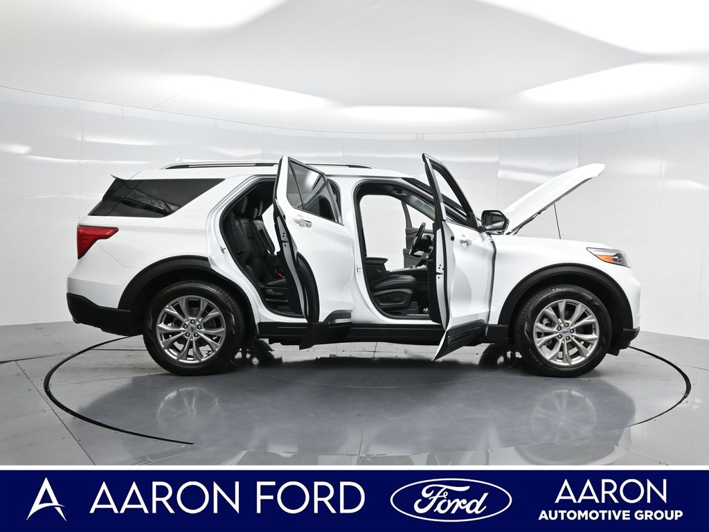 2023 Ford Explorer Limited photo 2
