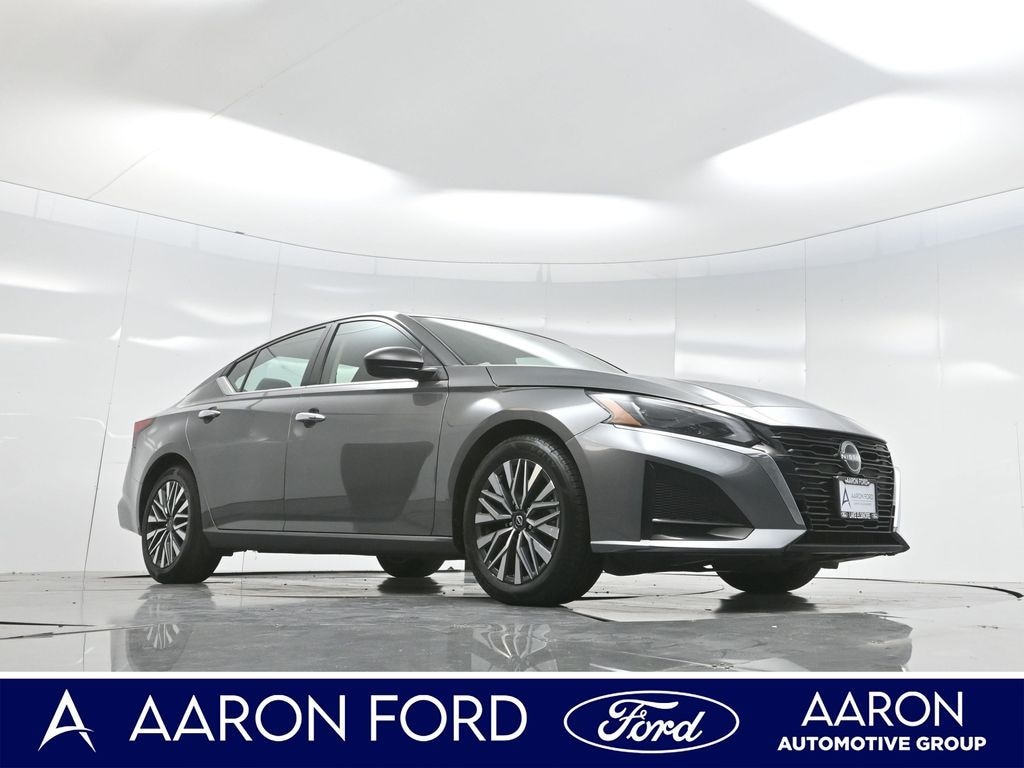 Used 2024 Nissan Altima 2.5 SV Sedan